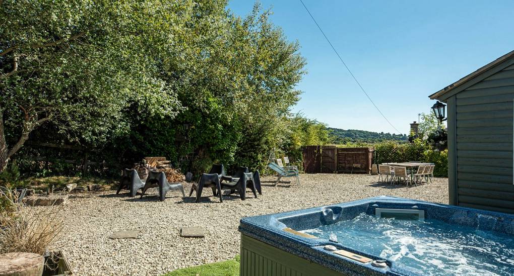 Stag and Hen party houses hot tub 3
