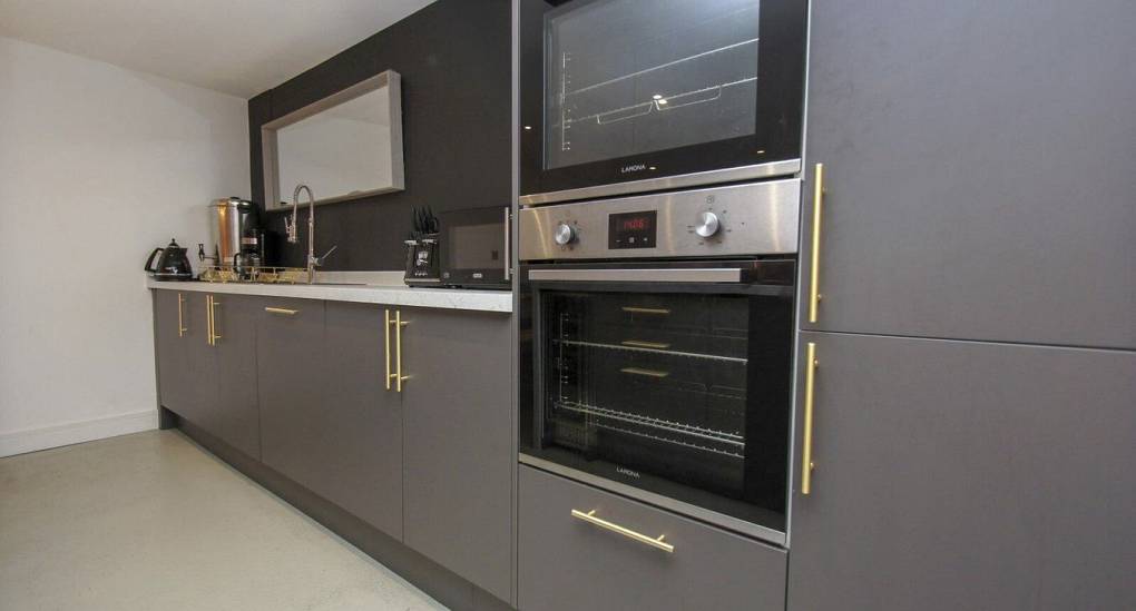 Fully fitted kitchen