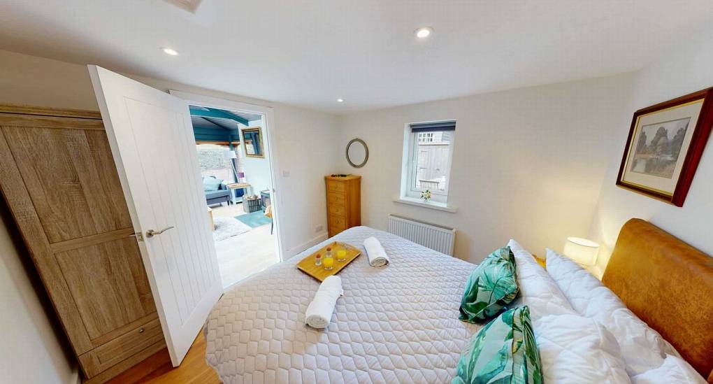 hen-party-house-double-bedroom-small-window