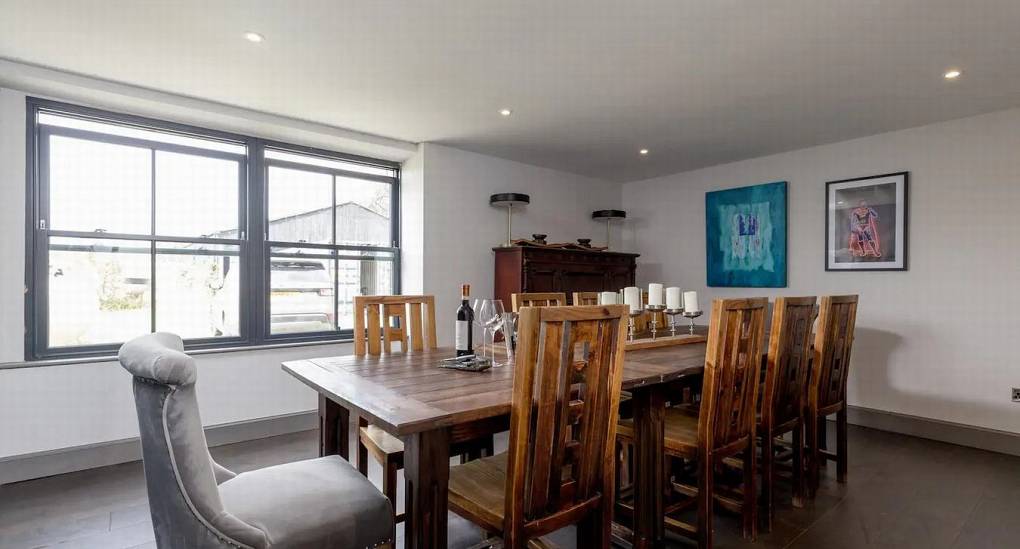 Dining room table and chairs 