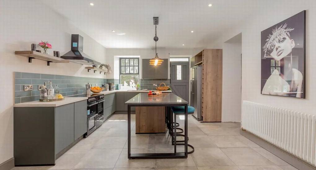 Kitchen with breakfast bar and wall art