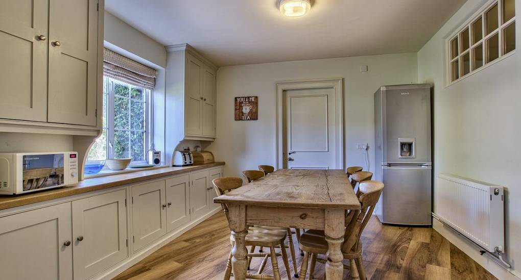 Large fully fitted kitchen