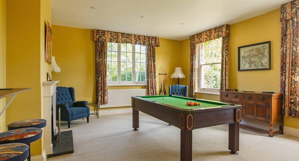 Games room with pool table