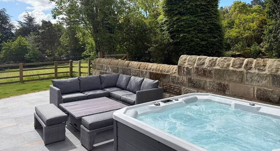 hookstone-estate-garden-and-hot-tub.jpg