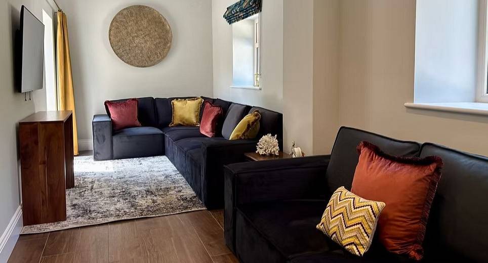 hookstone-estate-lounge.jpg