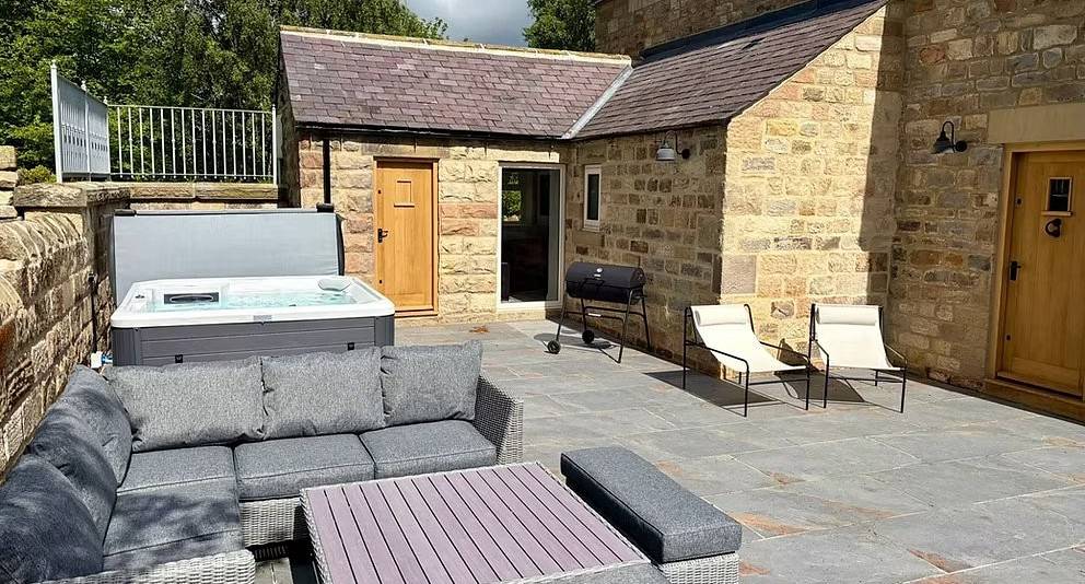 hookstone-farmhouse-garden-and-hot-tub-alt-view.jpg