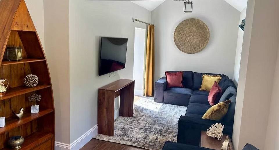 hookstone-farmhouse-lounge-alt-view.jpg