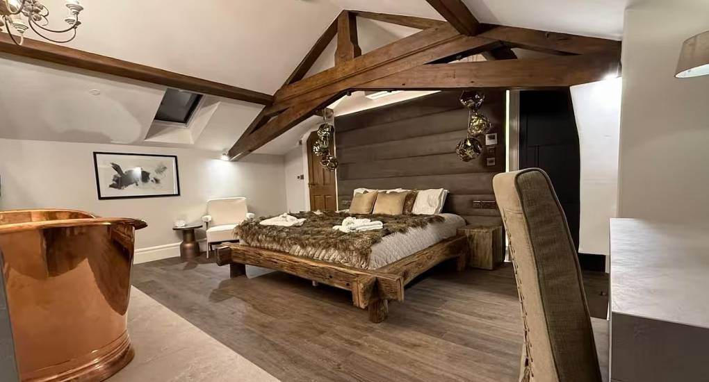 House of Dreams Chester single bed in bright, minimal hen party accommodation bedroom.