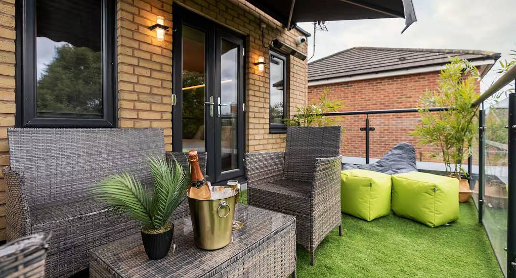 irwell-villa-manchester-balcony.jpg