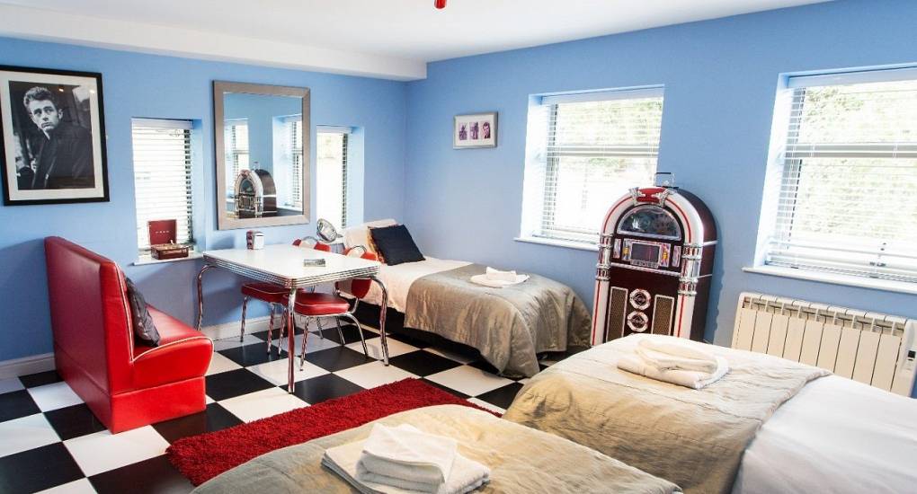 James Dean themed bedroom with 60's style jukebox and picture of James Dean on the wall