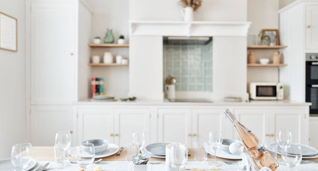 Modern social kitchen-diner at The Shoreline: A large Bournemouth hen party house sleeping 20, just a 3-minute walk from the beach.