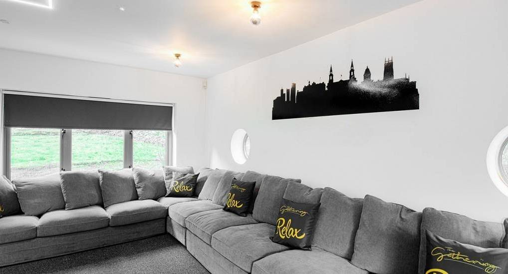 Leeds Party House, The Leeds Tub lounge area