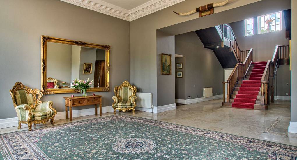 Large hallway leading to the stairs 