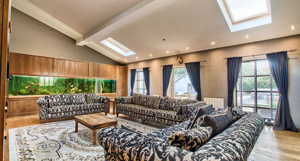 Second lounge with c shaped sofas