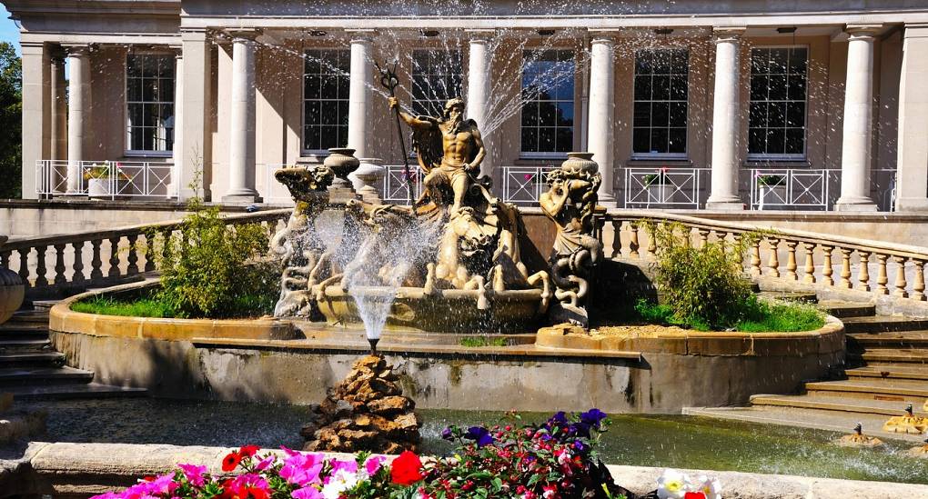 The ultimate guide to Cheltenham stag do weekends featuring central stag party houses and legendary race day activities.