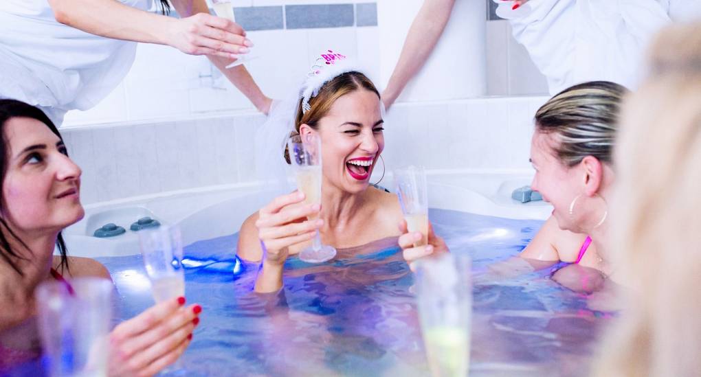 Most Manchester hen party houses have hot tubs 