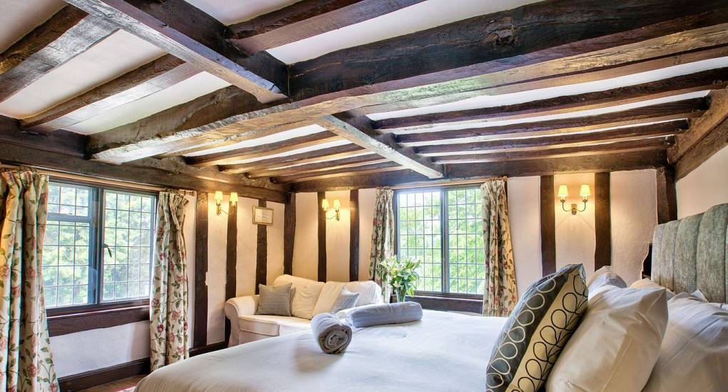 Super king size bed at Meadowbrook Farm Hen House 