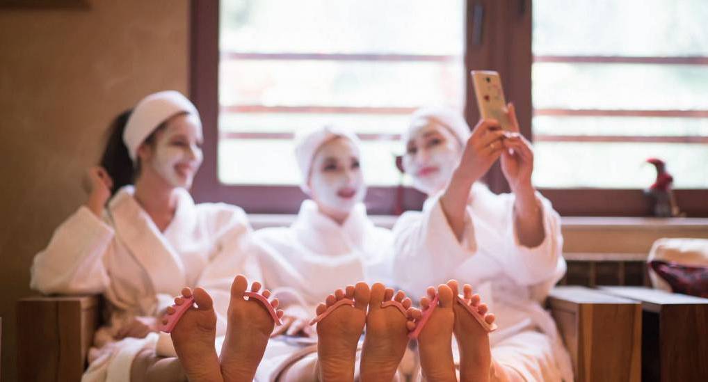 Treat yourself on your Bristol hen do with Mobile Pamper Treatments