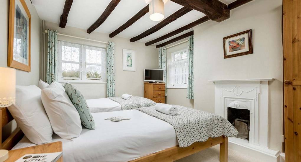 New Forest hen do accommodation bedroom with double bed and tv