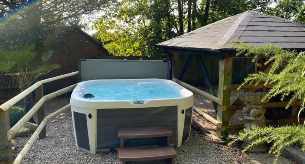 New forest hen do hot tub with steps