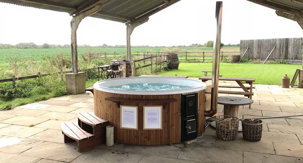 orchard-barns-hot-tub-area.jpg