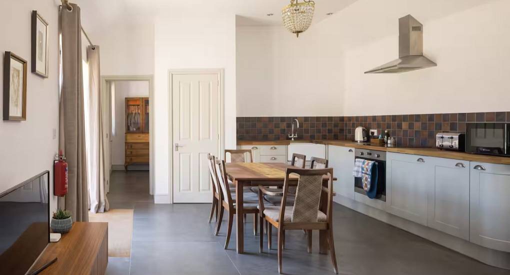 orchard-barns-lounge-diner-area.jpg