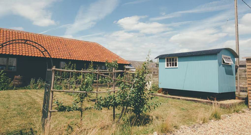orchard-barns-shepherds-hut-and-garden.jpg