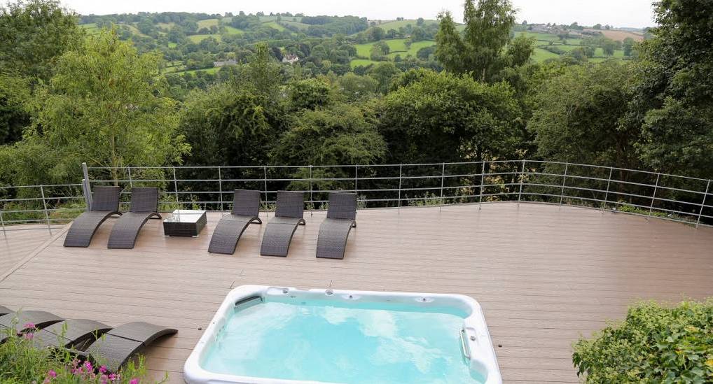 Silver Screen Villa: Hollywood-themed manor house for 40 guests with a commercial kitchen and grand conservatory.