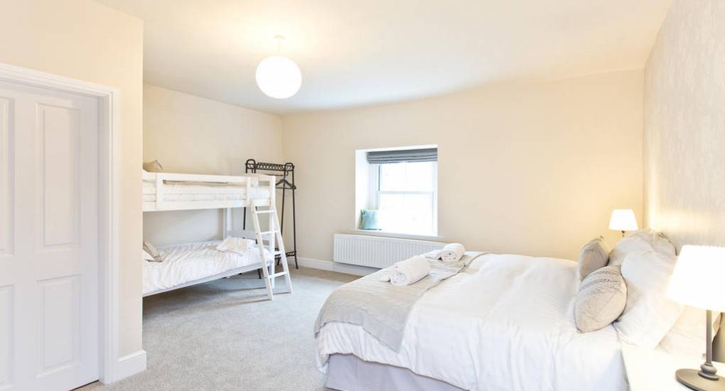 Bedroom five at Peak Star hen party house featuring flexible zip-link beds that can be configured as a double or two singles.