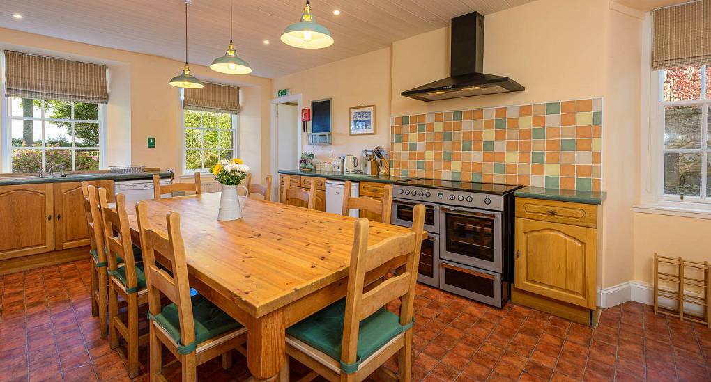 primrose-cottage-kitchen-diner.jpg