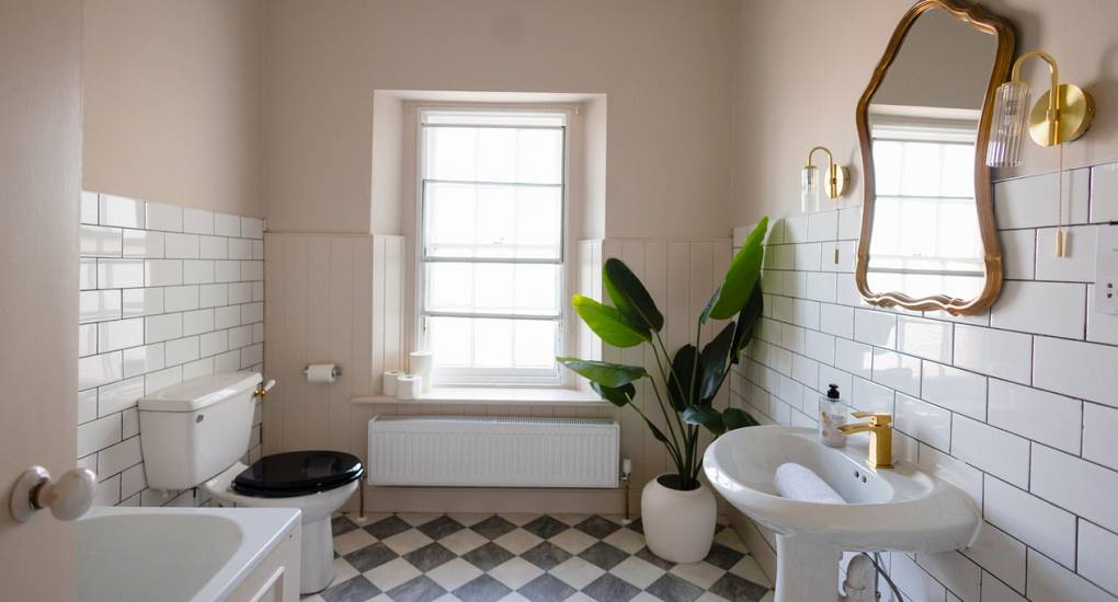 Regal Manor two luxury party house Bathroom with bath and shower