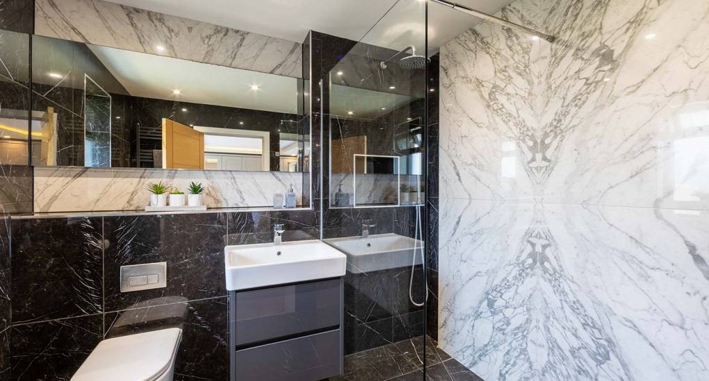 Well lit En-suite bathroom with walk in shower at Retreat 12