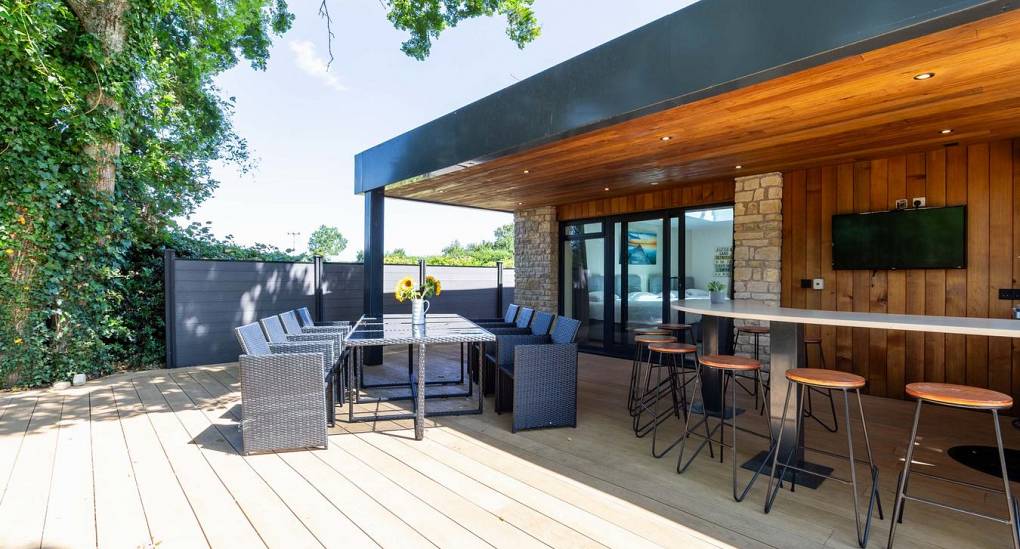 The perfect setting for mobile cocktail making at Retreat 12, this outdoor bar and seating area fits the bill.