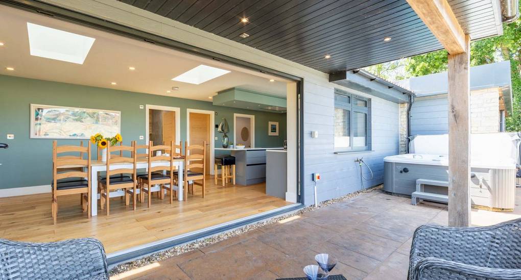 Retreat 12 outdoor setting has easy access to your hot tub