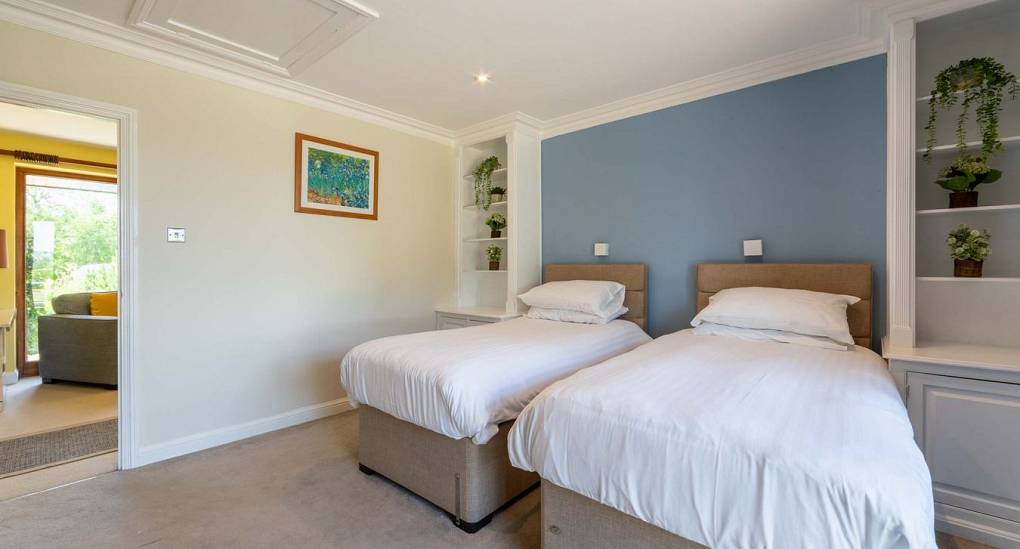 Large bedroom in Retreat 20 with one large double bed and 1 single.