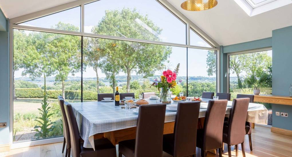 The ultimate hen party dining table in Retreat 20