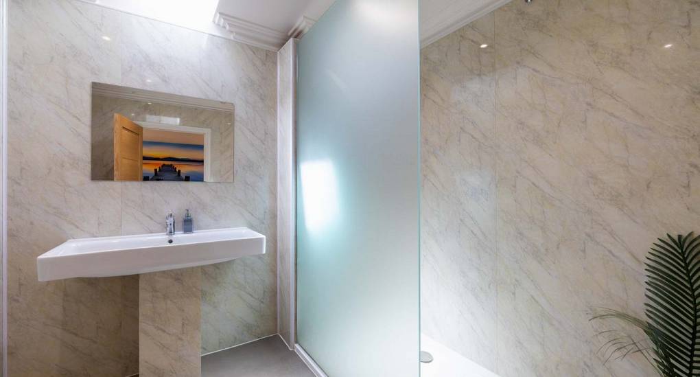 Large walk in Shower room in Retreat 20