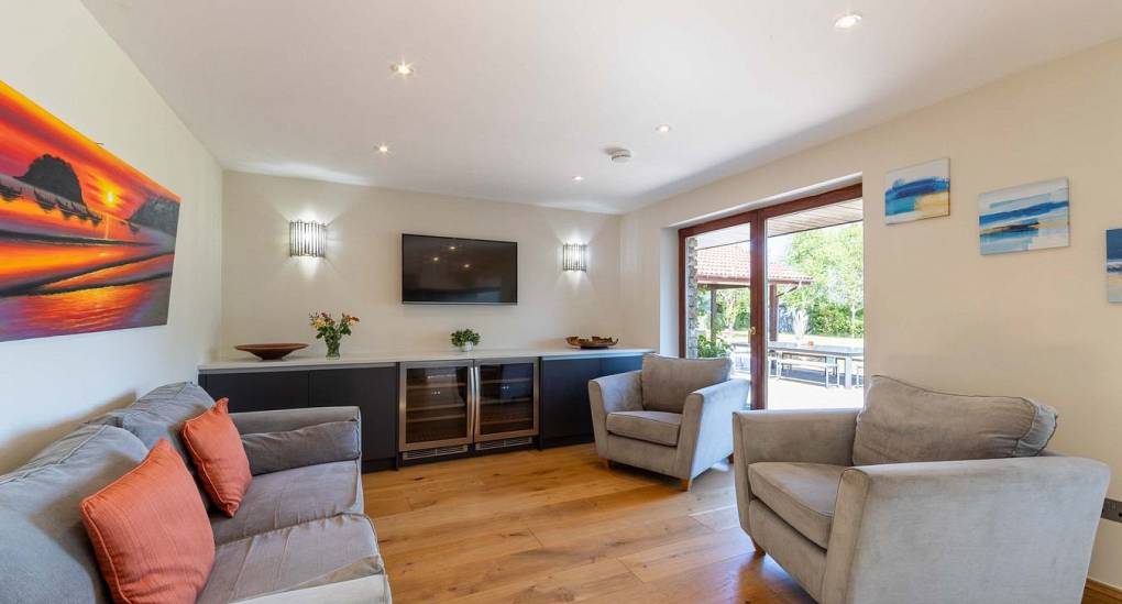 This the second longe in Retreat 20 offering wine coolers for the perfect hen weekend treat