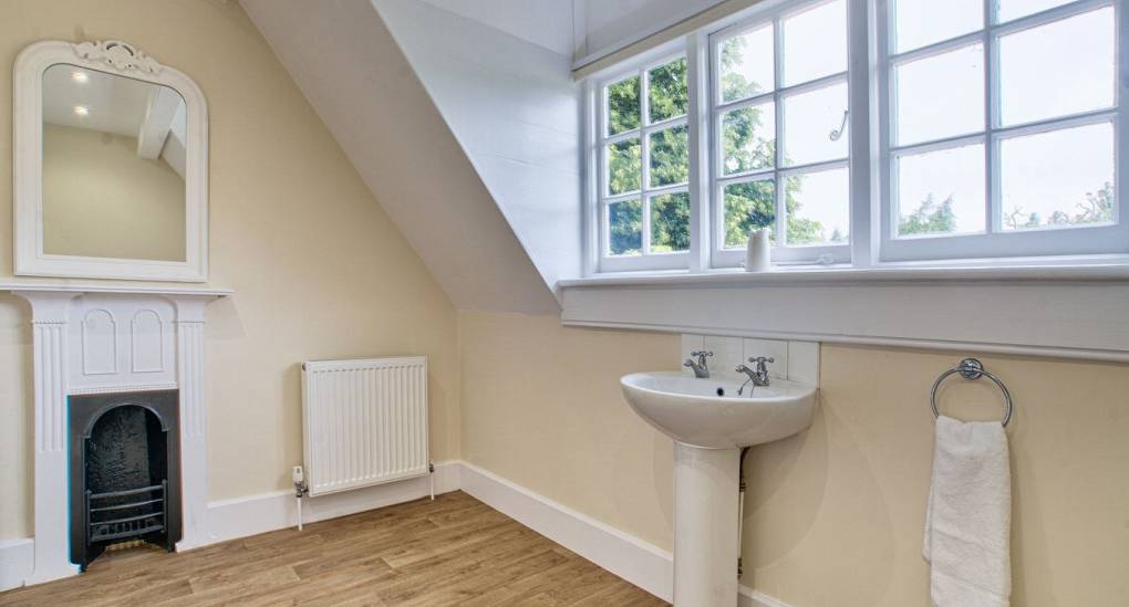 Sink and fire place in bedroom