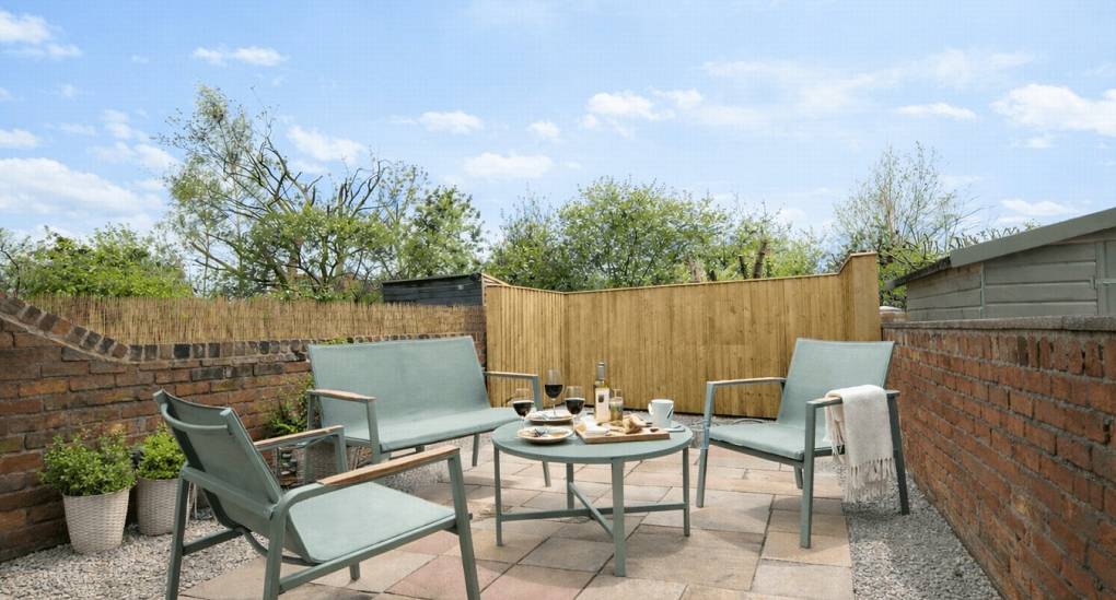 shire-cottage-york-patio.jpg