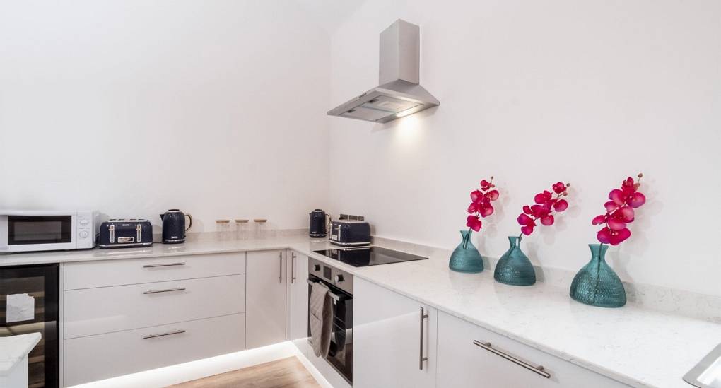 shire-manor-york-kitchen-alt-view.jpg