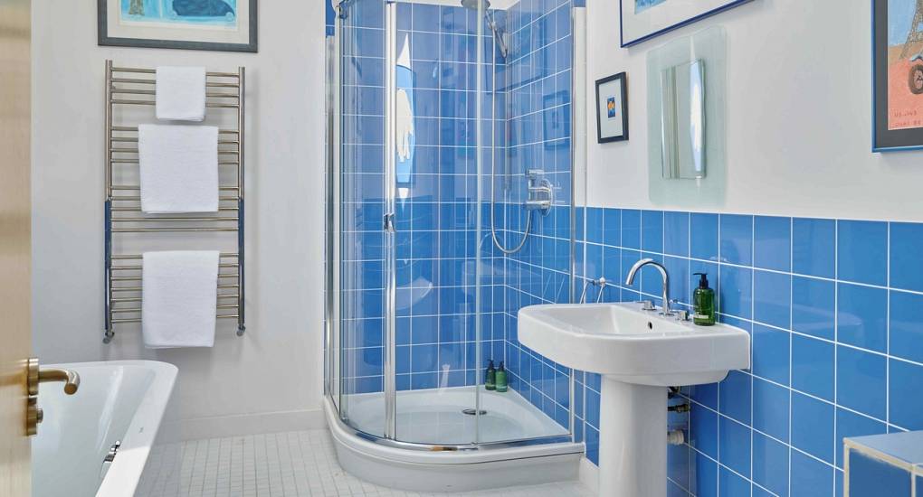 Modern en-suite bathroom at Spa Town, part of the 6 premium bathrooms available at this Cheltenham hen party house.