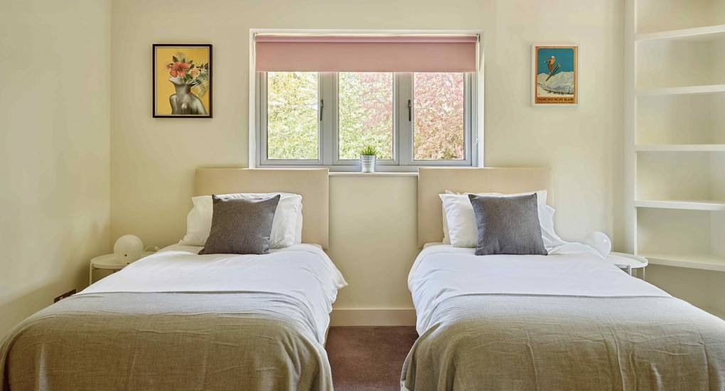 Twin en-suite bedroom at Spa Town, a premium Cheltenham hen party house with pool and 6 luxury bathrooms.