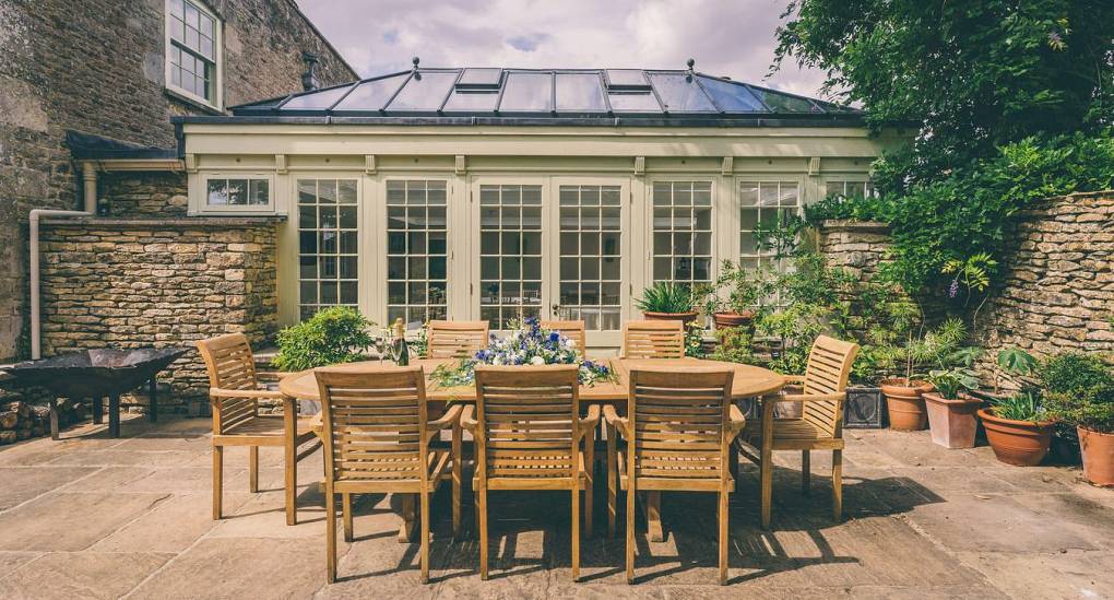 stag-and-hen-accommodation-outside-dining