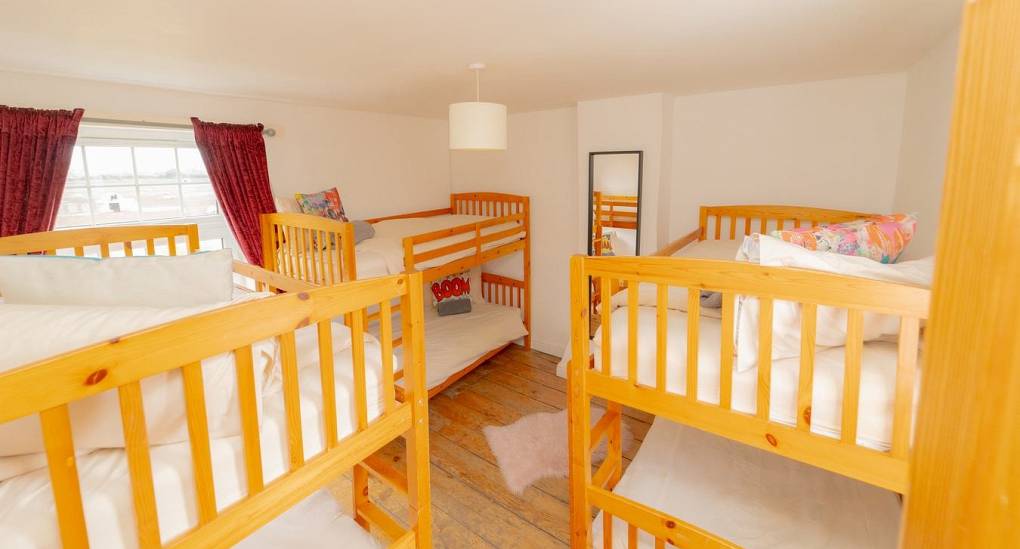 Triple bunk bedded room