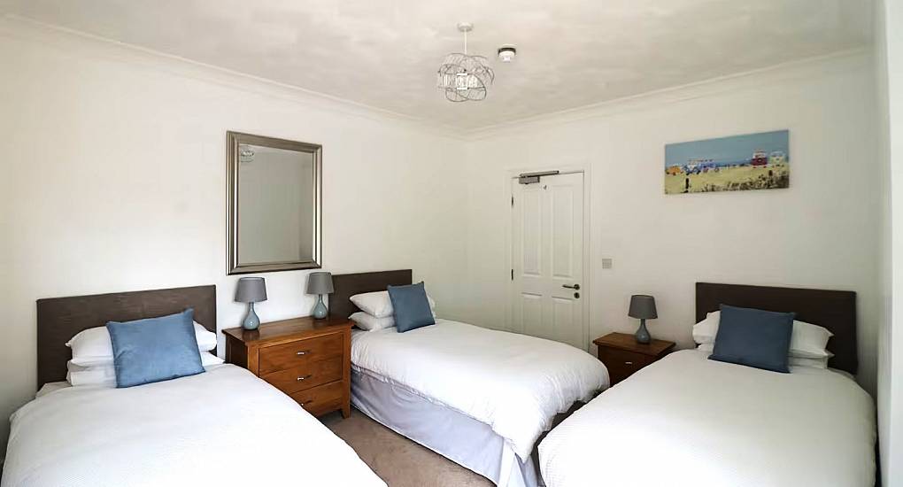 Triple bedroom with three single beds