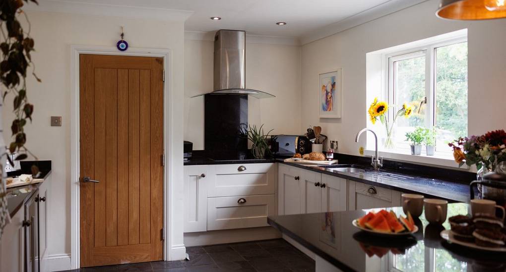 Kitchen with access to the garden