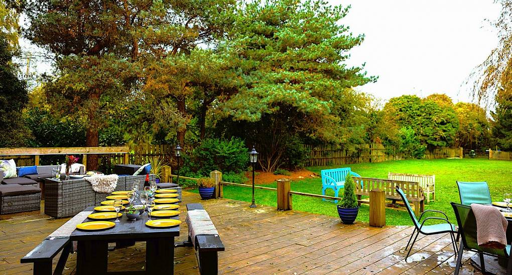 Garden seating and dining space