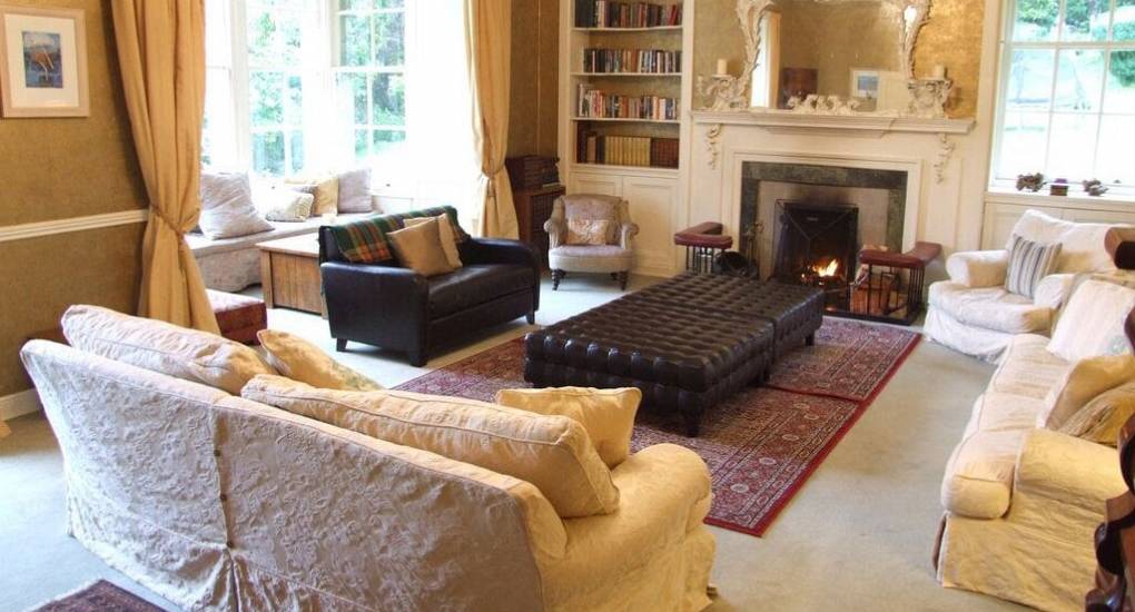 Big lounge with fire place