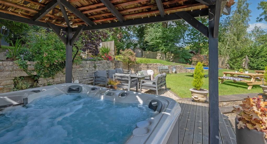 Summerset House: Luxury country house for Bath hen parties sleeping 24, featuring a designer garden and three private hot tubs.